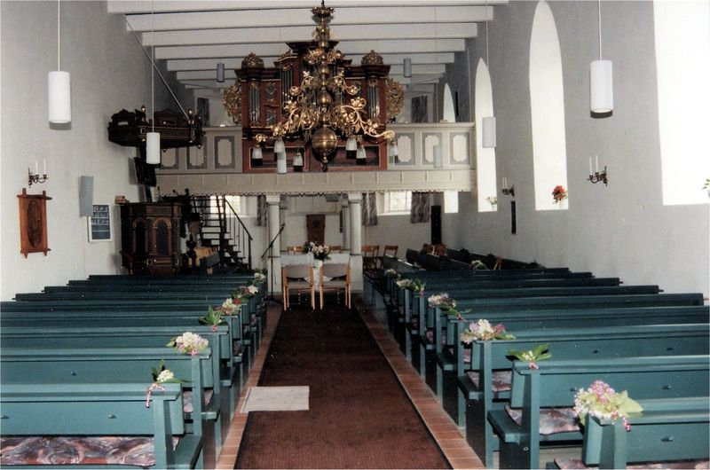 Datei:Innenraum kirche Simonswolde.jpg