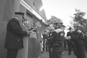 Fahnenweihe bei der Freiwilligen Feuerwehr Riepe.jpg
