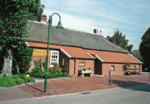 Das Grotsche Huus mit Fehnmuseum und Trauzimmer, historisches Fehnhaus mit Reetdach