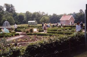 KLOSTERGARTEN MIT BACKHAUS.jpg