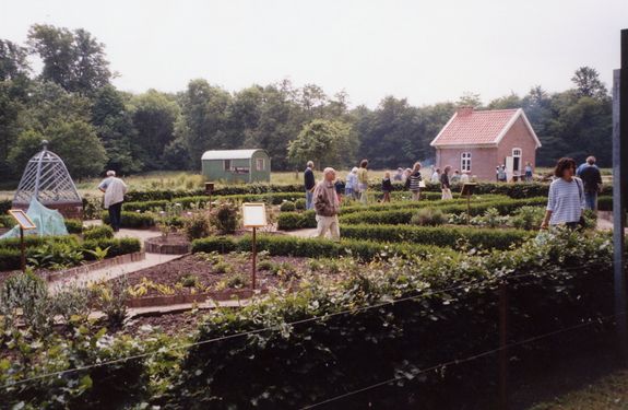 Klostergarten mit Backhaus