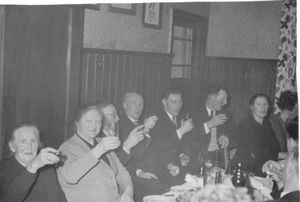 Ein Prosit der Gemütlichkeit beim Vereinsfest vom Boßelverein "Liek ut".jpg