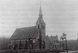 Kirche und Pfarrhaus nach Erbauung.jpg