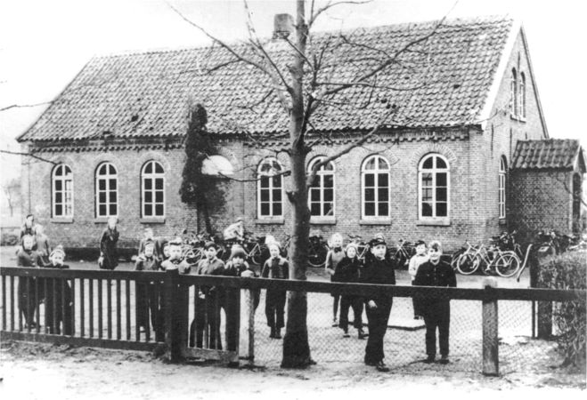 Volksschule in Westerende-Kirchloog