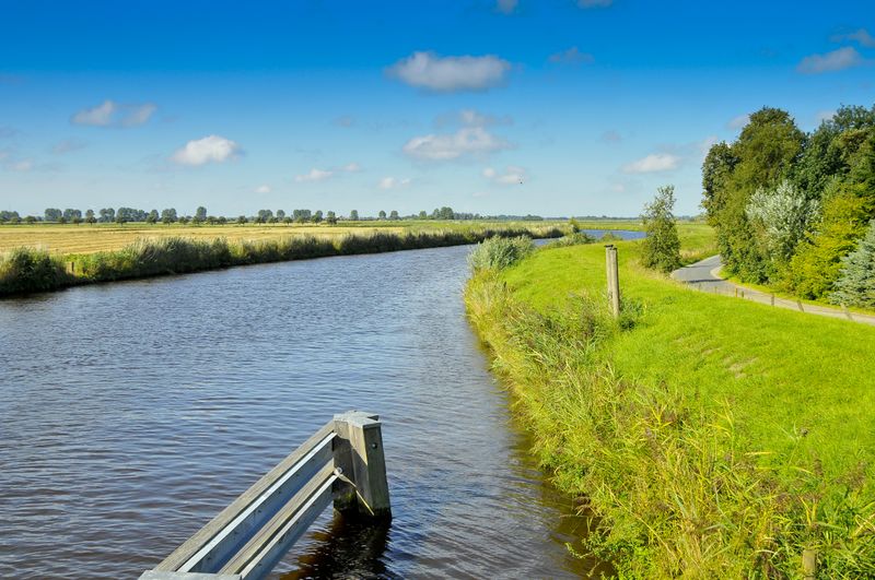 Datei:Landschaft Bangstede - Kanal.jpg
