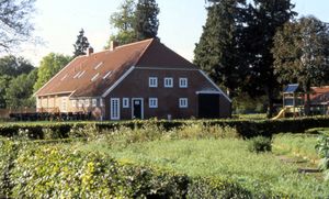Forsthaus mit Klostergarten.jpg