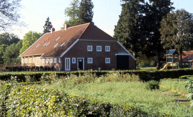 Datei:Forsthaus mit Klostergarten.jpg