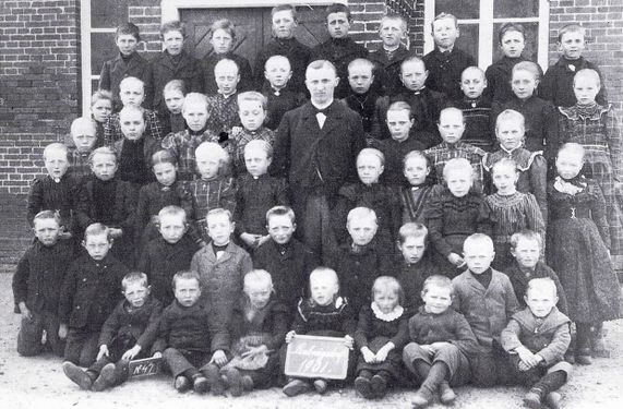 Lehrer Keck - 1901. Dieses Bild stammt aus der Chronik "200 Jahre Moorkolonie Ludwigsdorf (1739 - 1993)"