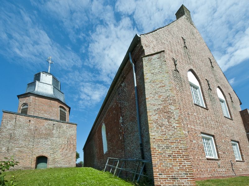 Datei:Kirche in Riepe.jpg