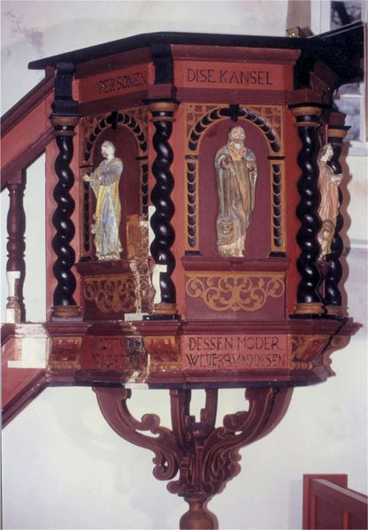 Datei:Kanzel der Kirche in Ochtelbur.jpg