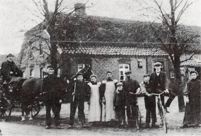 Vor der Schmiede in Ochtelbur