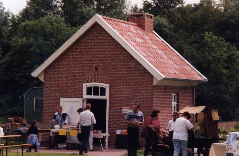 Datei:BACKHAUS EROEFFNUNG.jpg
