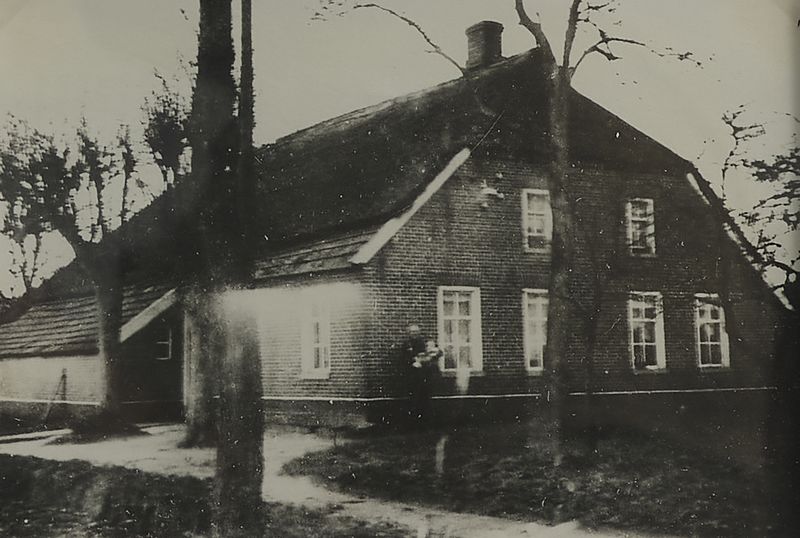 Datei:Landwirtschaftliches Gebäude in Ihlowerfehn.jpg