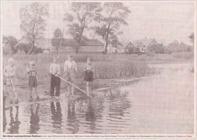 Kinder am Sandwater in den 1950er Jahren.