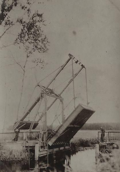 Datei:Klappbrücke in Ihlowerfehn 2.jpg