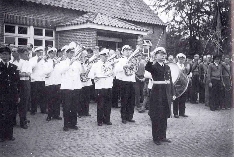 Datei:Marinekapelle beim Boßlerfest um 1950.jpg