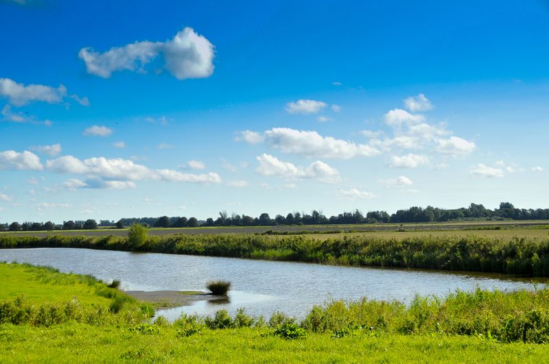 Datei:Landschaft in Bangstede - Kanal.jpg
