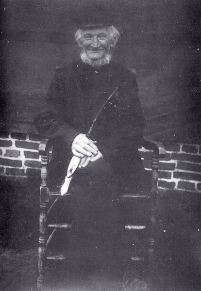 Datei:Webermeister Christopher Kampmann um 1910.jpg